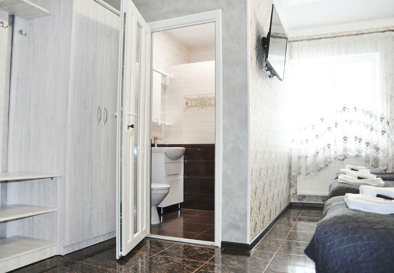 Імперія Otaci Bagian luar foto
